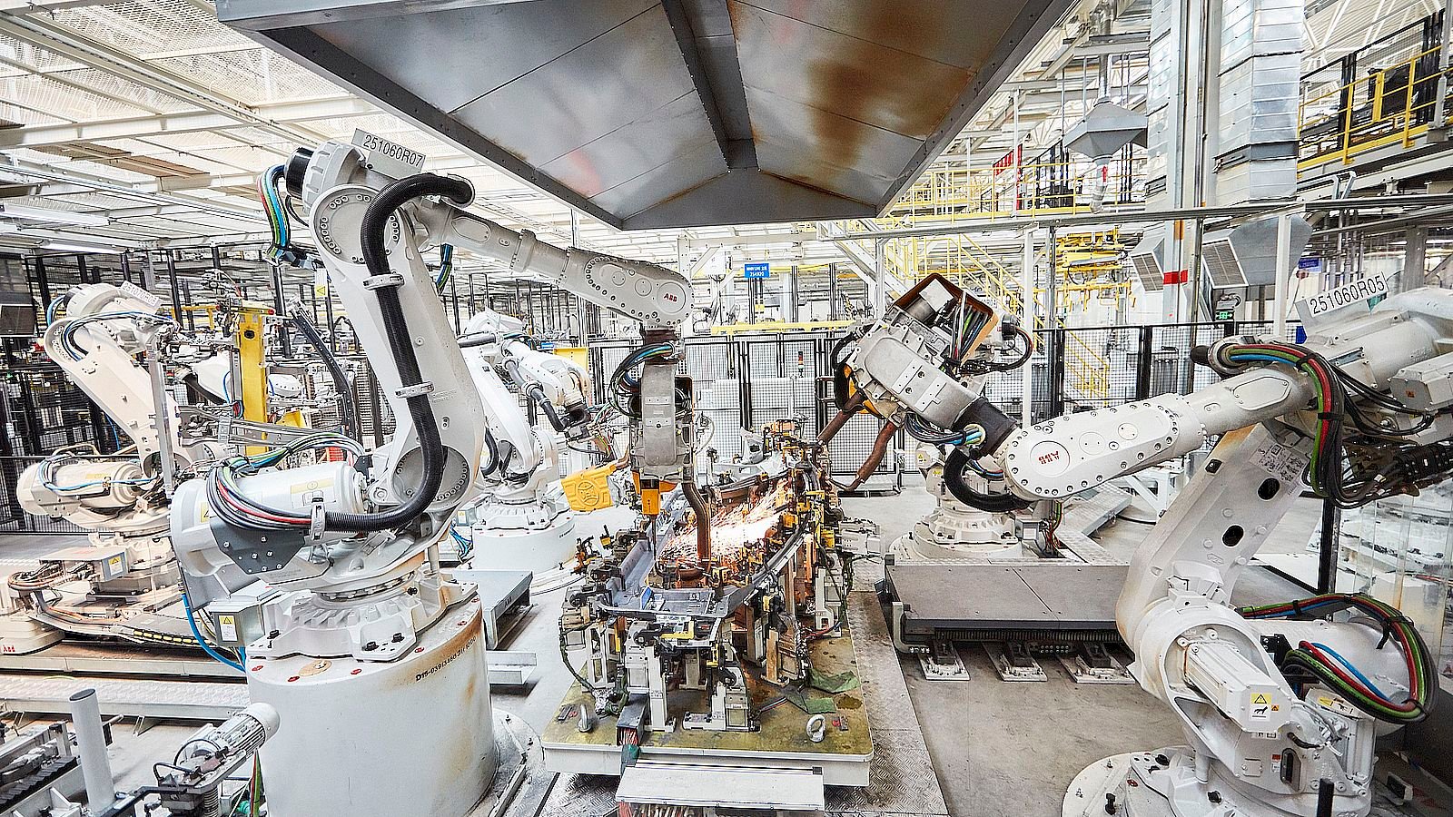 Robots welding parts in the automotive industry © ABB