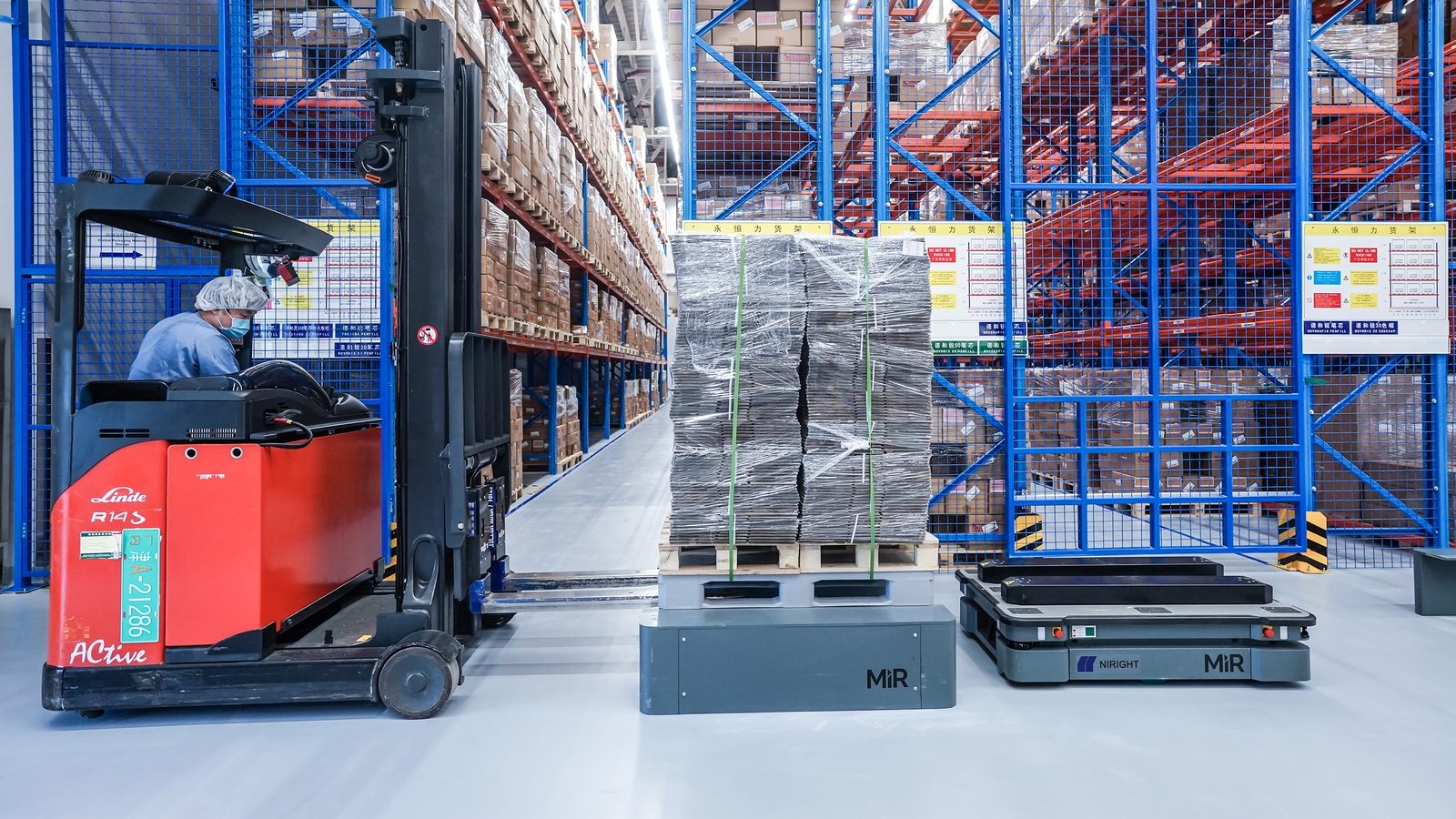 AI-equipped Robots Help Logistics Industry to Fight Labor Shortages -  International Federation of Robotics