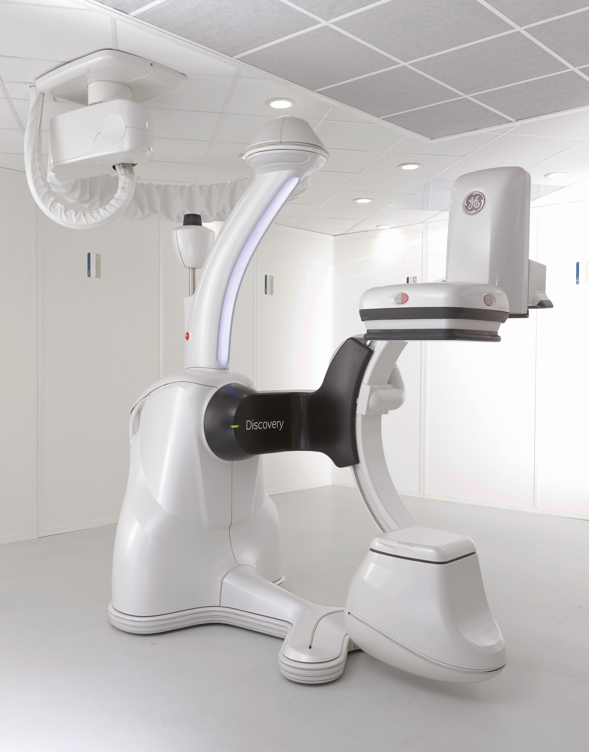 Discovery IGS 730 is a robotics 3D imaging system for minimally invasive surgery co-designed be GE Healthcare and BA Systèmes. This angiography system brings both extremely high-quality imaging and complete workspace freedom to the hybrid operating room. (Image credit: BA Systèmes)