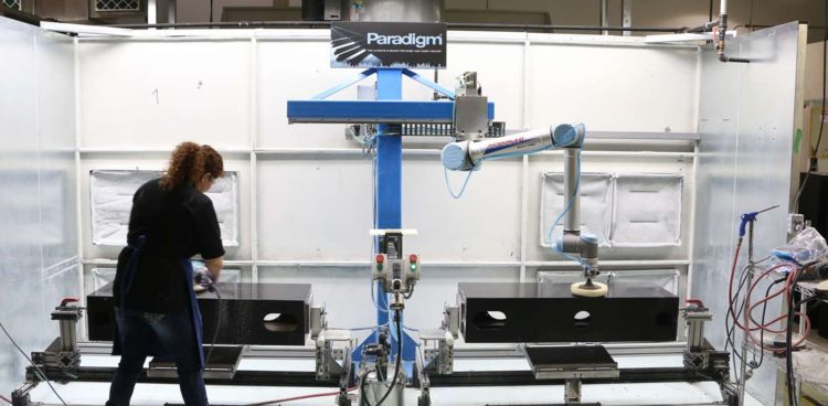 human and a robot working in the same workspace, @ image: Universal Robots